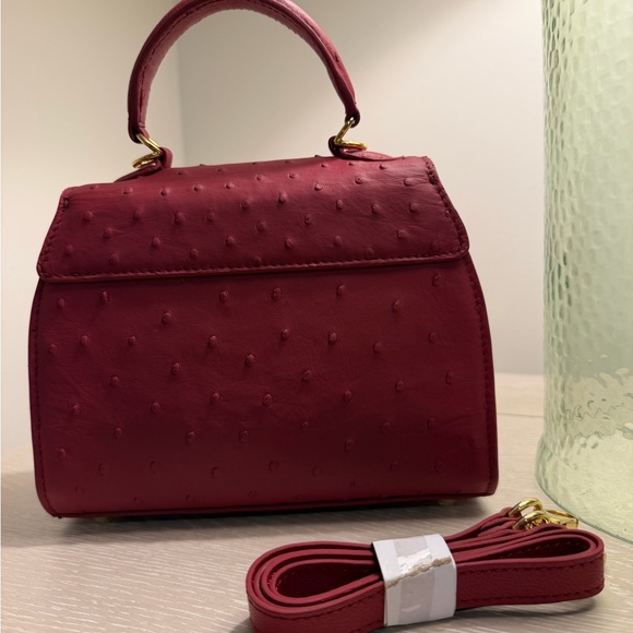 *NEW* Red Ostrich Style Leather Flap Handbag, Gold Hardware With Long Strap - Picture 2 of 7